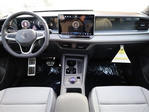 New 2025 Volkswagen Tiguan SE R-Line image 23