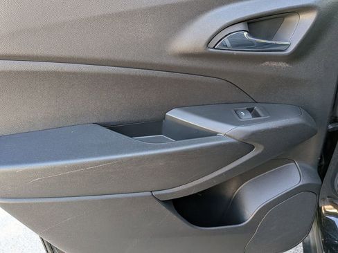 Used 2025 Chevrolet Trax LT w/ LT Convenience Package FWD image 25