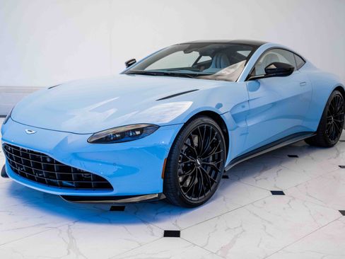 Used 2023 Aston Martin V8 Vantage Coupe RWD image 33