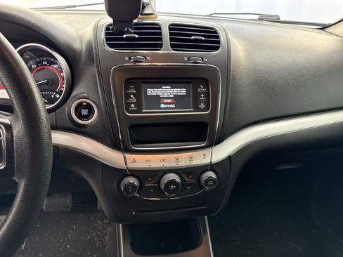 Used 2017 Dodge Journey SE w/ Flexible Seating Group image 11