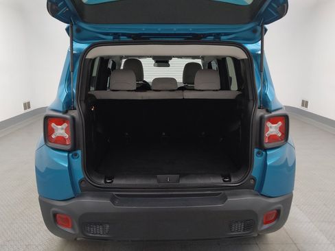 Used 2021 Jeep Renegade Latitude FWD image 29