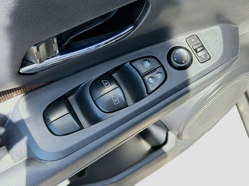 Used 2024 Nissan Kicks SR FWD image 21
