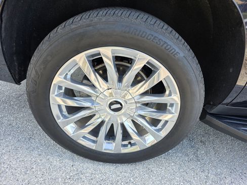 Used 2023 Cadillac Escalade Premium Luxury image 9