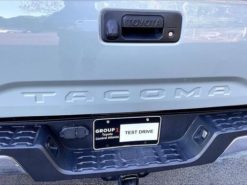 Used 2022 Toyota Tacoma TRD Off-Road image 30