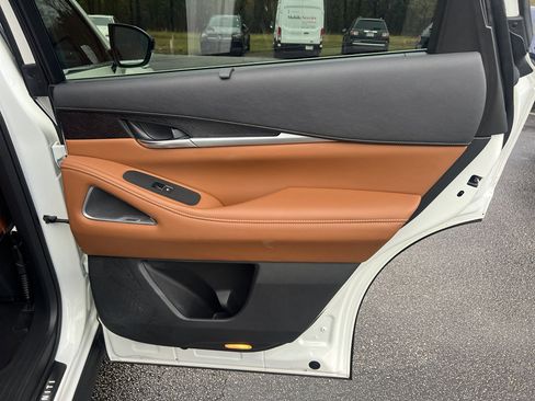 Used 2023 INFINITI QX60 Sensory w/ Vision Package image 30