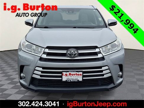 Used 2017 Toyota Highlander XLE image 2