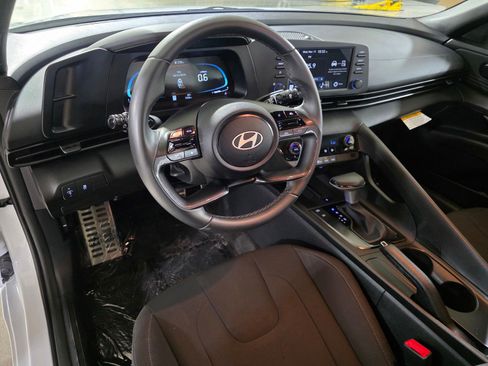 Certified 2025 Hyundai Elantra Sport FWD image 24