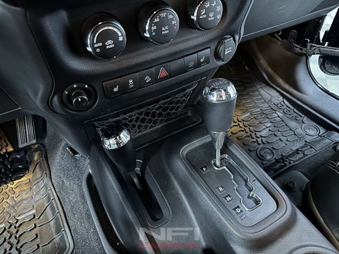 Used 2016 Jeep Wrangler Unlimited Sahara AWD/4WD image 27
