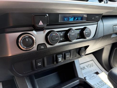 Used 2022 Toyota Tacoma SR5 AWD/4WD image 19