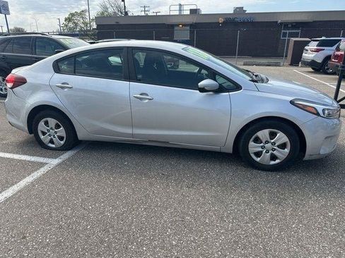Used 2018 Kia Forte LX FWD image 2