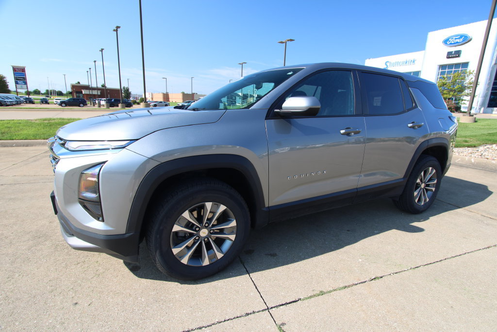 Used 2026 Chevrolet Equinox LT AWD/4WD image 17