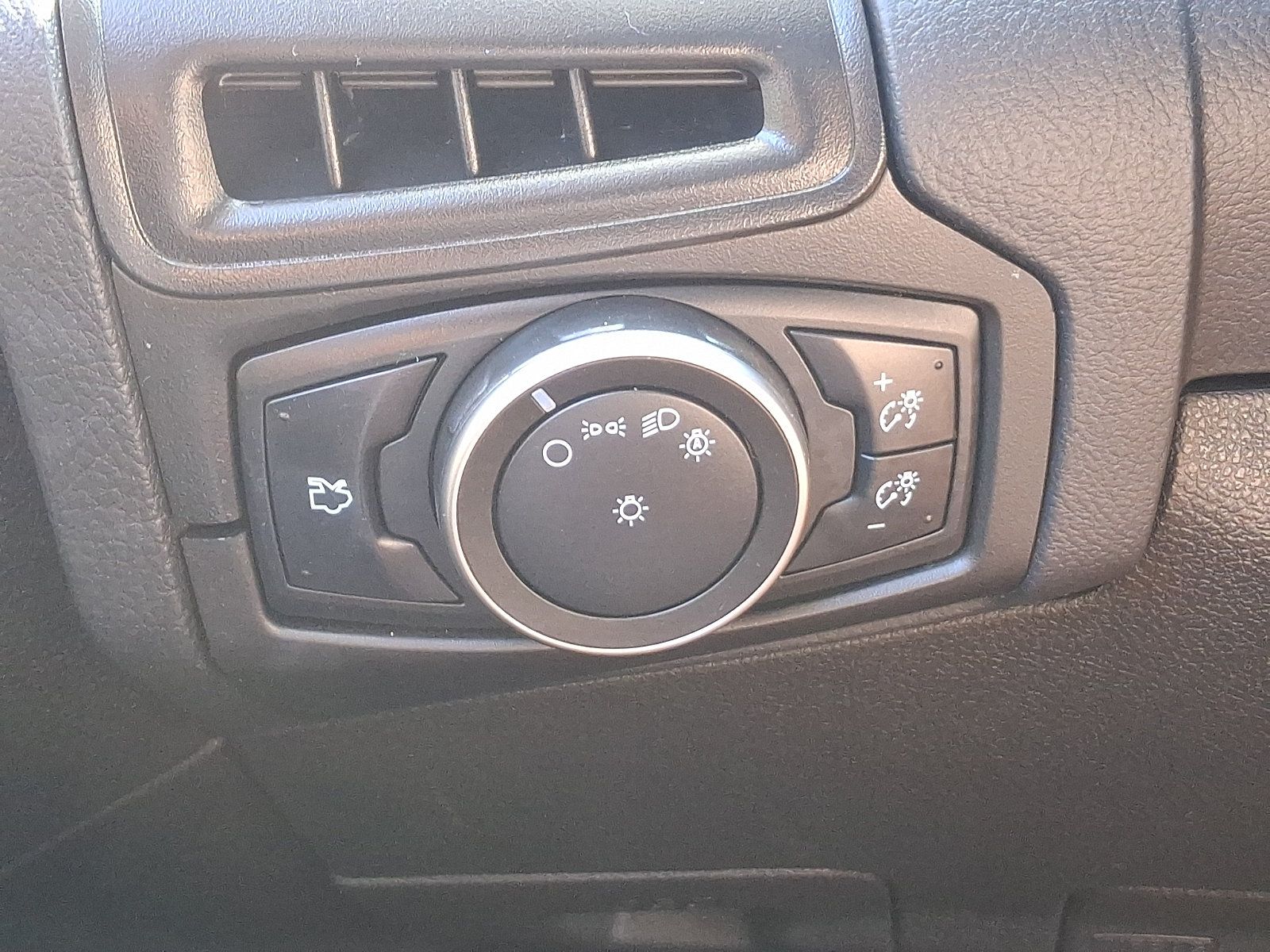 Used 2016 Ford Focus SE FWD image 22