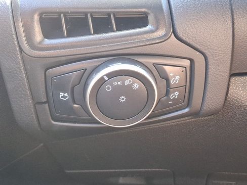 Used 2016 Ford Focus SE FWD image 22