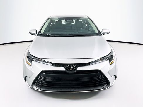 Used 2026 Toyota Corolla LE image 2