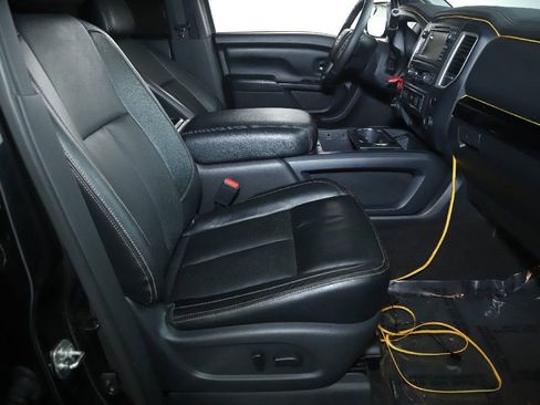 Used 2019 Nissan Titan SL w/ Midnight Edition image 35