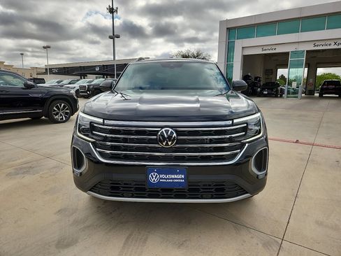New 2026 Volkswagen Atlas SE FWD image 2