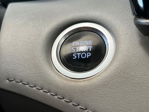 Used 2021 Toyota Highlander XLE AWD/4WD image 26