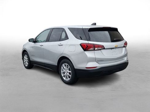 Used 2022 Chevrolet Equinox LS w/ LS Convenience Package image 4
