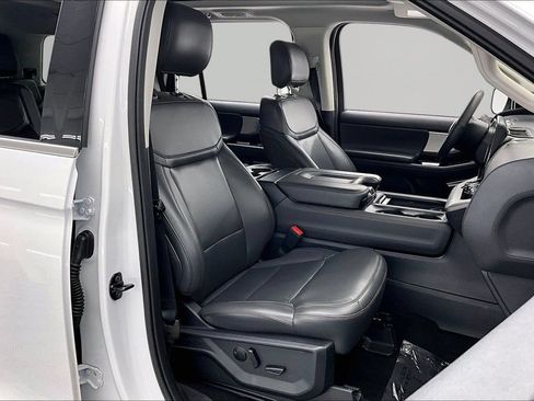 Certified 2025 Ford Expedition Active AWD/4WD image 7