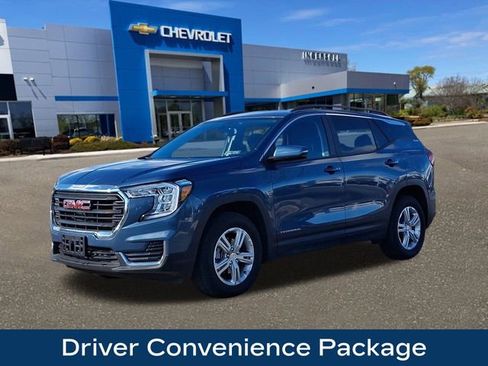 Used 2024 GMC Terrain SLE w/ Driver Convenience Package image 4