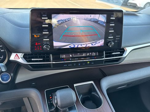 Certified 2024 Toyota Sienna LE image 31