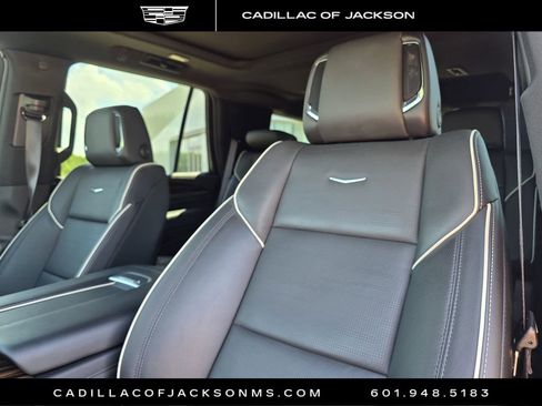 Used 2023 Cadillac Escalade Premium Luxury w/ Performance Package AWD/4WD image 17