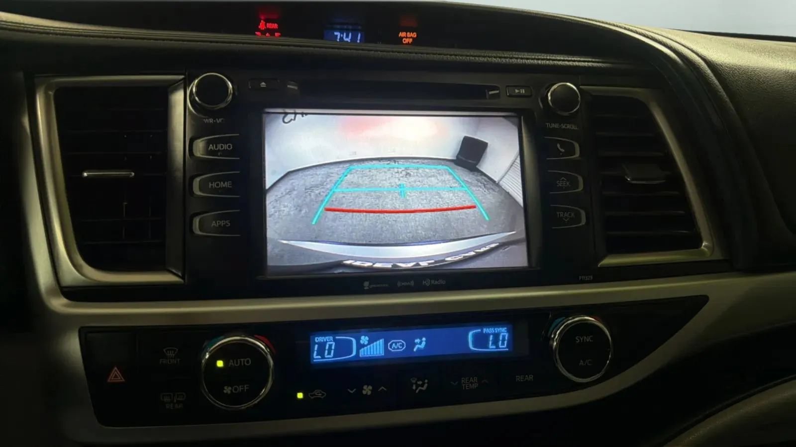 Used 2017 Toyota Highlander Plus FWD image 14