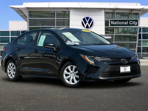 Used 2023 Toyota Corolla LE FWD image 2