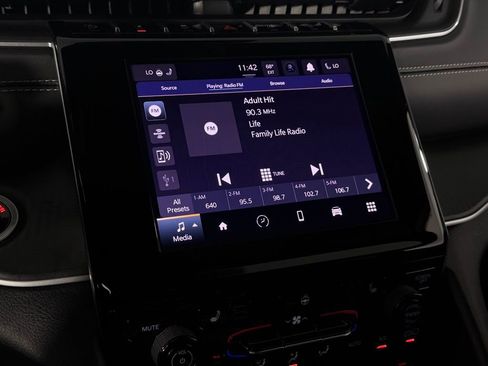 Used 2025 Jeep Grand Cherokee Altitude image 18