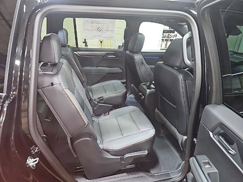 New 2026 GMC Acadia AT4 w/ Luxury Package AWD/4WD image 28