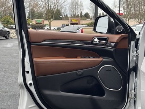 Used 2020 Jeep Grand Cherokee Overland image 25