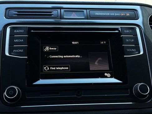 Used 2017 Volkswagen Tiguan Limited image 21