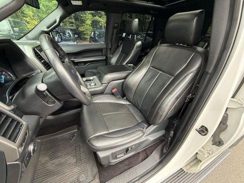 Used 2020 Ford Expedition XLT w/ Equipment Group 202A AWD/4WD image 24