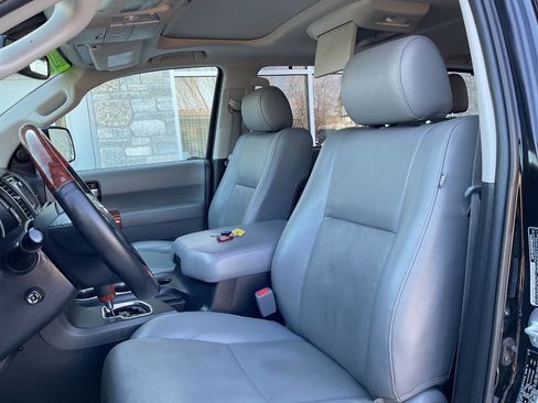 Used 2018 Toyota Sequoia Platinum image 15