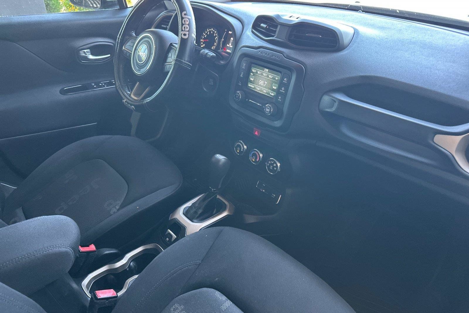 Used 2016 Jeep Renegade Latitude FWD image 16