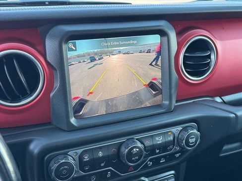 Used 2022 Jeep Gladiator Rubicon w/ Cold Weather Group AWD/4WD image 29