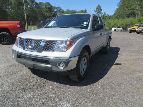 Used 2007 Nissan Frontier XE w/ Preferred Pkg image 2