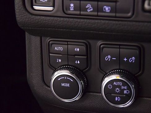 Used 2024 GMC Yukon Denali image 21