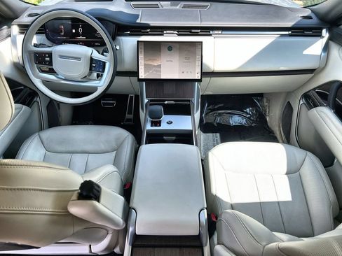 Certified 2025 Land Rover Range Rover Long Wheelbase Autobiography AWD/4WD image 12