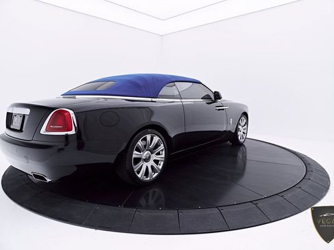 Used 2019 Rolls-Royce Dawn RWD image 16