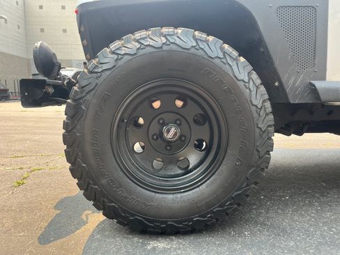 Used 2004 Jeep Wrangler 4WD w/ Dual Top Group image 10