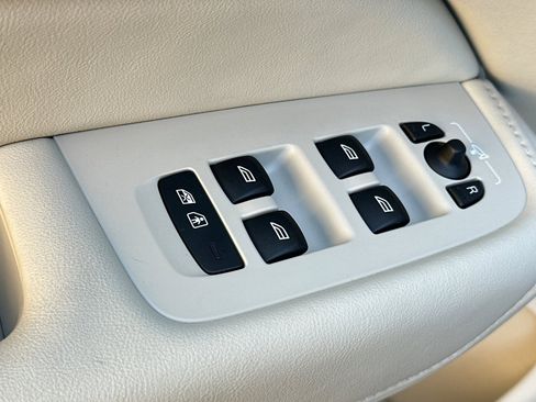 Certified 2025 Volvo XC60 T8 Plus w/ Protection Package Premier image 11