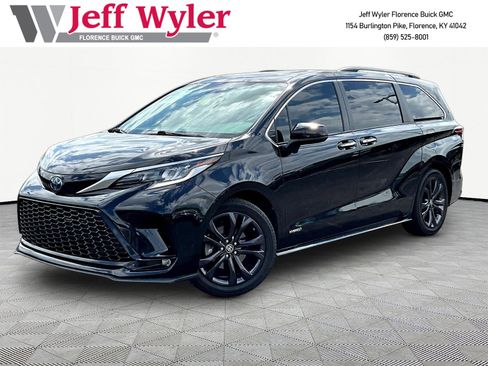 Used 2021 Toyota Sienna XSE w/ XSE Plus Package FWD image 1