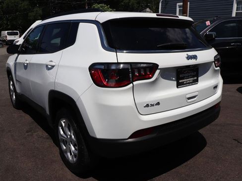 Used 2024 Jeep Compass Latitude AWD/4WD image 3