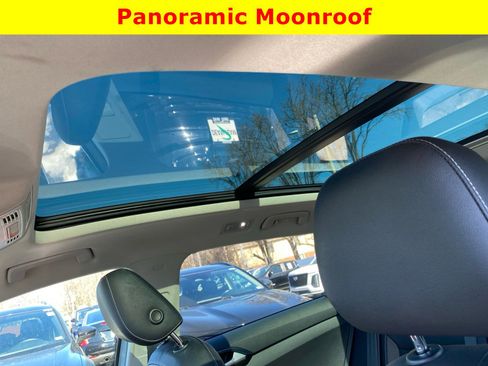 Used 2022 Volkswagen Taos SEL w/ Panoramic Sunroof Package AWD/4WD image 17
