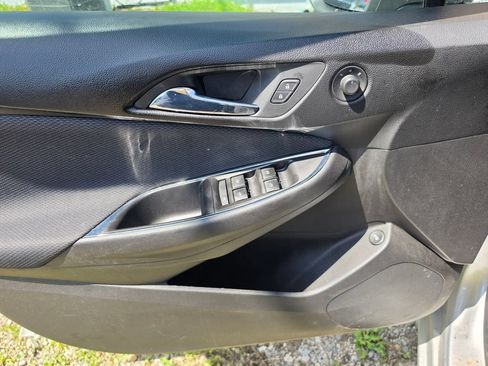 Used 2018 Chevrolet Cruze LT w/ Convenience Package FWD image 5