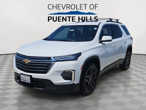 Used 2023 Chevrolet Traverse LT FWD image 1