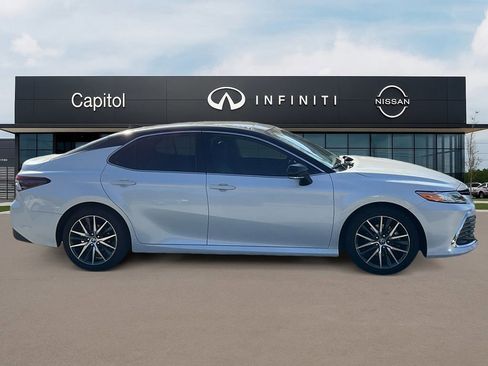 Used 2021 Toyota Camry XLE image 4