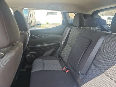 Used 2018 Nissan Rogue Sport SV w/ SV All-Weather Package AWD/4WD image 17