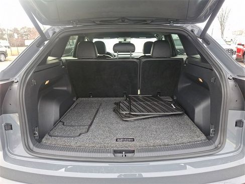 Used 2022 Volkswagen Atlas Cross Sport SE image 29